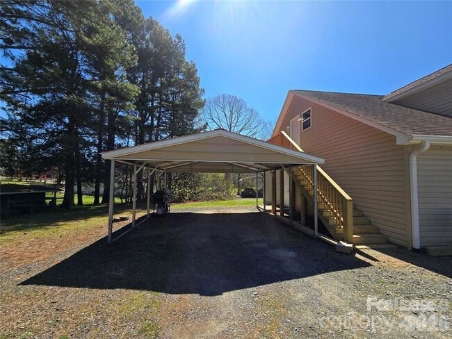 105 A Kluttz St in Locust, NC - Foto de edificio - Building Photo