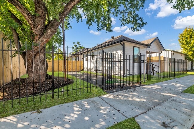 3440 Bremond St in Houston, TX - Building Photo - Building Photo