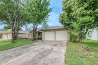 21315 Meadowhill Dr in Spring, TX - Building Photo - Building Photo