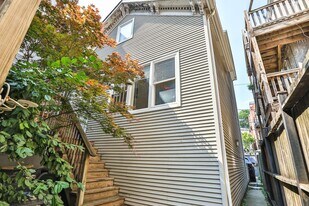 1918 W Crystal St in Chicago, IL - Building Photo