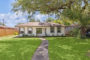2511 Evergreen Dr in Houston, TX - Building Photo