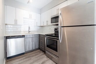 745 W Gordon Ter, Unit 206 in Chicago, IL - Foto de edificio - Building Photo