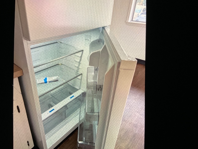 100 Holland St in Overton, TX - Foto de edificio - Building Photo