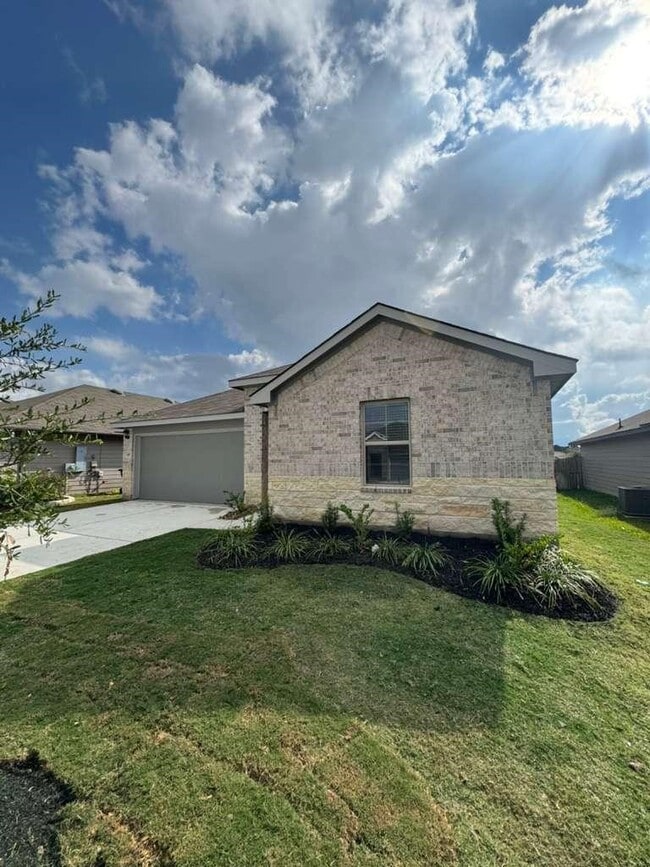 103 Comal Dr in Huntsville, TX - Building Photo - Building Photo