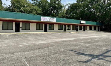 104 N Pecan St in Woodville, TX - Foto de edificio - Building Photo