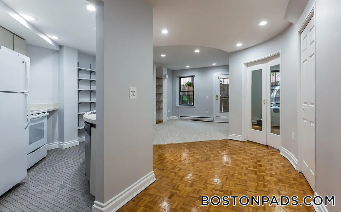 16 Symphony Rd in Boston, MA - Building Photo
