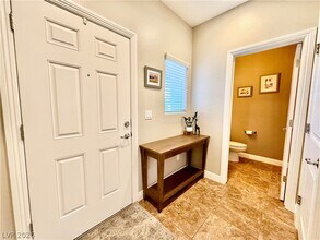 10241 Gibson Isle Dr in Las Vegas, NV - Building Photo - Building Photo