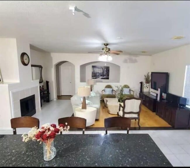 property at 2019 Bluffton Ln