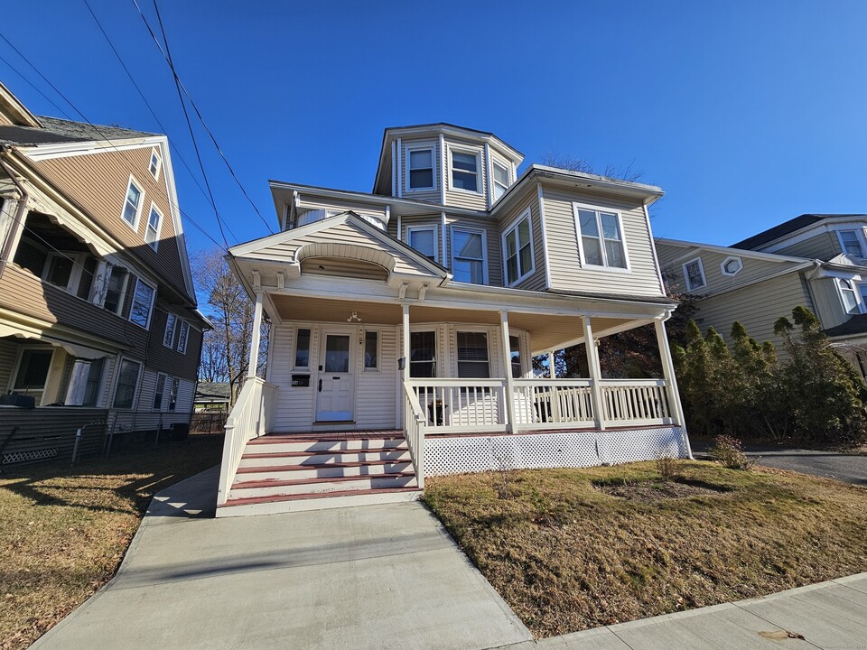 592 Laurel Ave in Bridgeport, CT - Building Photo