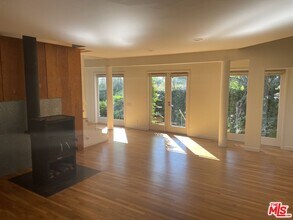 2449 California Ave in Santa Monica, CA - Building Photo - Building Photo