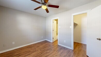 500 Foch St, Unit 7 in Bryan, TX - Foto de edificio - Building Photo
