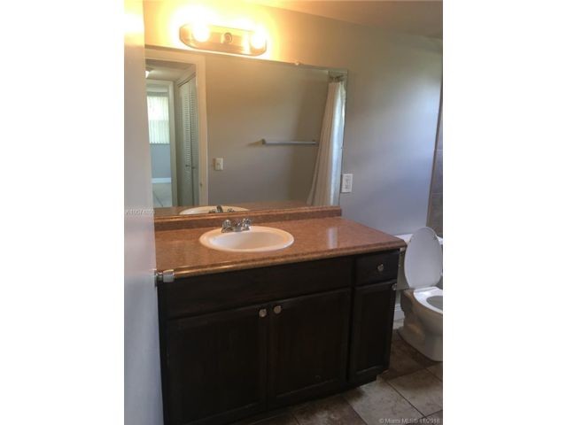8353 Lake Dr-Unit -201A in Doral, FL - Building Photo - Building Photo