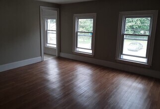37 Middle St, Unit B in Orono, ME - Foto de edificio - Building Photo