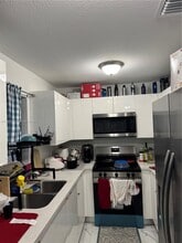 2730 NW 44th St in Miami, FL - Building Photo - Building Photo