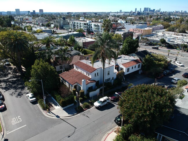 859-861 N Orange Grove Ave in Los Angeles, CA - Building Photo - Building Photo