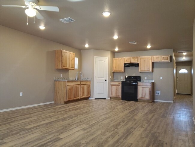 2102 E 10th St in Lubbock, TX - Building Photo - Building Photo