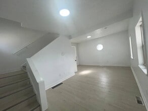 121 Monroe St in Elyria, OH - Building Photo - Building Photo