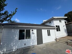 2533 Mary St in Montrose, CA - Building Photo