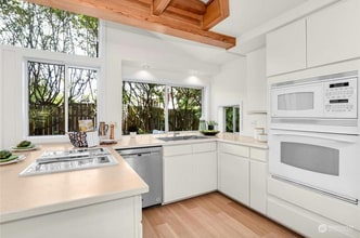 8115 NE 126th Pl in Kirkland, WA - Building Photo - Building Photo