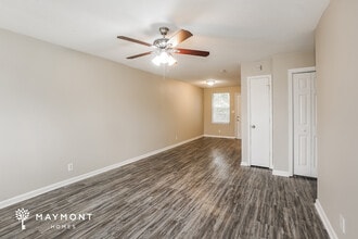 379 Donna Dr in Clarksville, TN - Building Photo - Building Photo