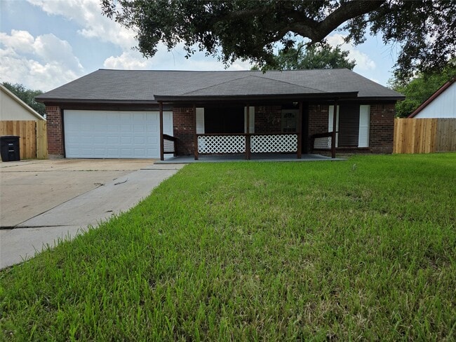 4860 Kentington Dr in Alvin, TX - Building Photo - Building Photo