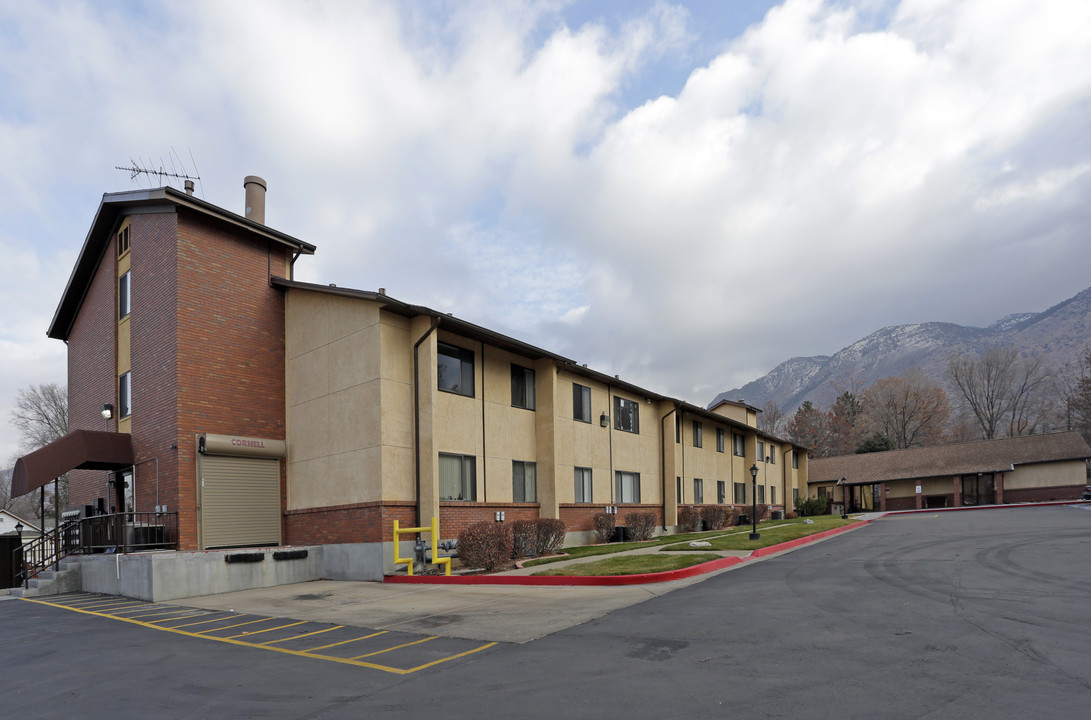 Golden Links Manor in Ogden, UT - Building Photo