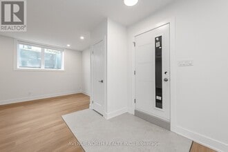 1975 Banff Ave in Ottawa, ON - Building Photo - Building Photo