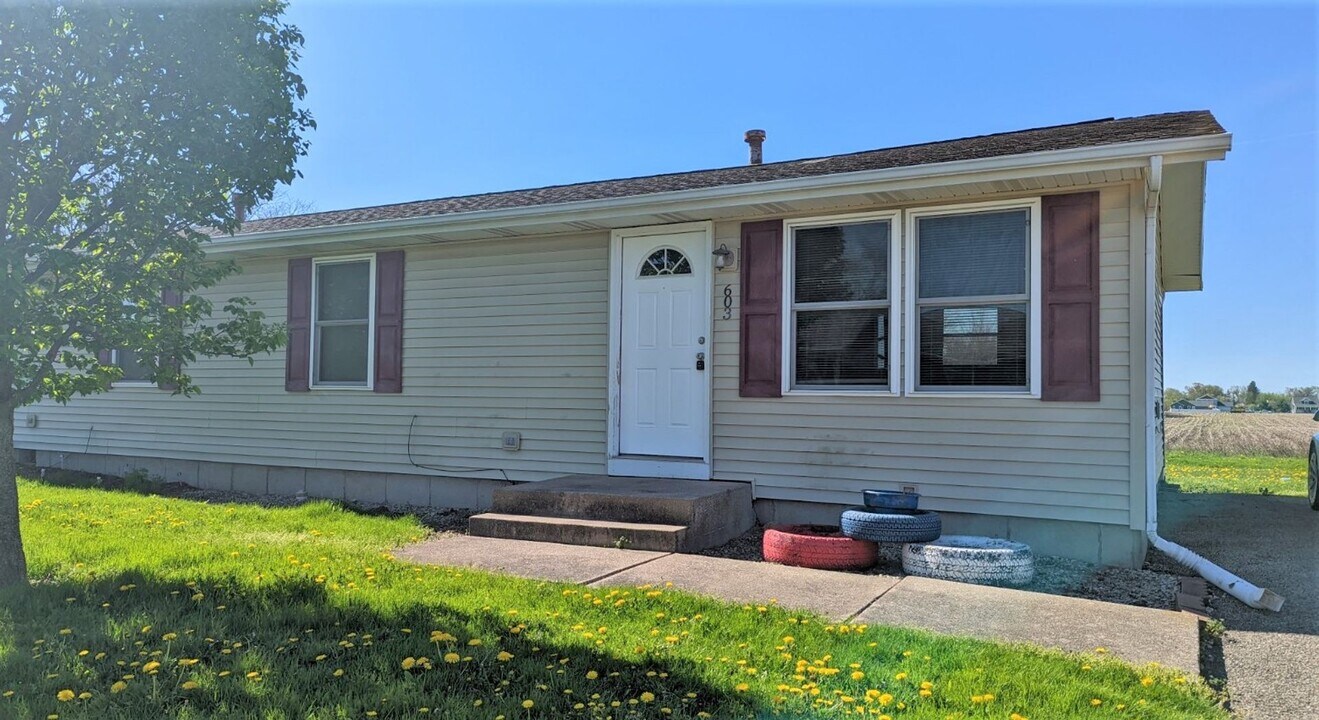 603-605 Short St in Nappanee, IN - Building Photo