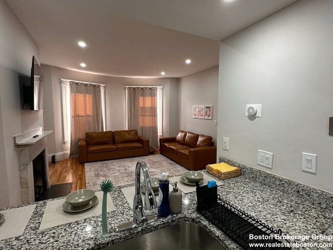 670-672 Massachusetts Ave in Boston, MA - Building Photo - Building Photo