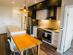 655 Sterling Lyon Pkwy, Unit SI ID1222957P in Winnipeg, MB - Building Photo - Building Photo