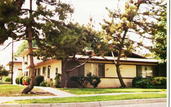 405 Fairwood Way in Upland, CA - Building Photo - Building Photo