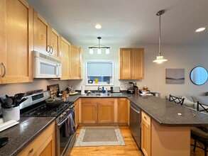 3121 N Hoyne Ave, Unit J02P in Chicago, IL - Foto de edificio - Building Photo