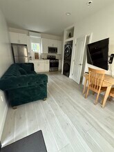 1049 Davis Ave in Glendale, CA - Building Photo - Building Photo