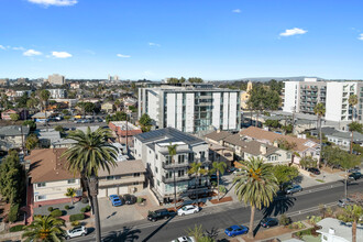 Summit on Georgia in San Diego, CA - Foto de edificio - Building Photo