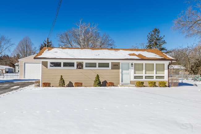 23174 N Prairie Ln in Prairie View, IL - Building Photo - Building Photo