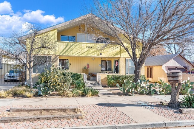 208 13th St NW in Albuquerque, NM - Building Photo - Building Photo