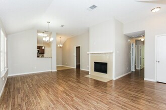 327 Tioga Dr in Arlington, TX - Building Photo - Building Photo