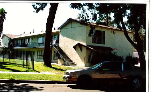 619 N Pauline St in Anaheim, CA - Foto de edificio - Building Photo