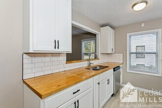 820 N Ridgewood Dr in Wichita, KS - Building Photo - Building Photo