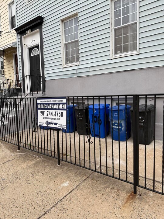 106 Sherman Ave in Jersey City, NJ - Foto de edificio