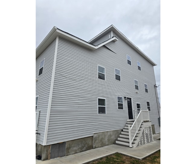 property at 2501 Linden Ave