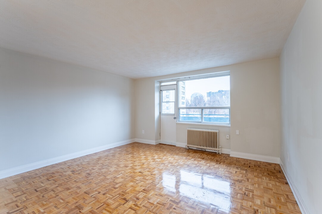 Sandalwood Manor in Toronto, ON - Building Photo