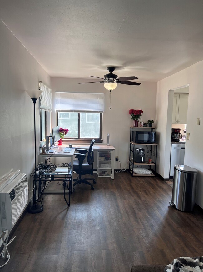 5677 Williamsburg Way in Fitchburg, WI - Building Photo - Building Photo