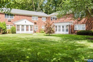 108 Regency in Ramsey, NJ - Building Photo
