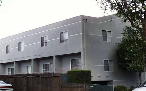 22061 Costanso St in Woodland Hills, CA - Building Photo - Building Photo