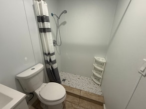 231 W 41st St in Hialeah, FL - Foto de edificio - Building Photo