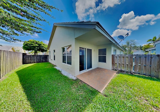 3675 Arborwood Rd in Davie, FL - Building Photo - Building Photo