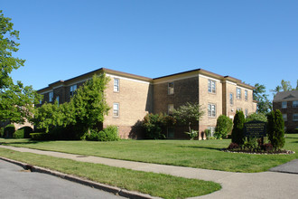 Chatsworth Place Apartments in Kenmore, NY - Building Photo - Building Photo