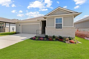 411 Town Lk Bnd in Kyle, TX - Building Photo