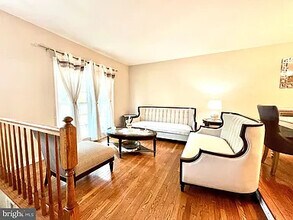6904 Compton Ln in Centreville, VA - Building Photo - Building Photo